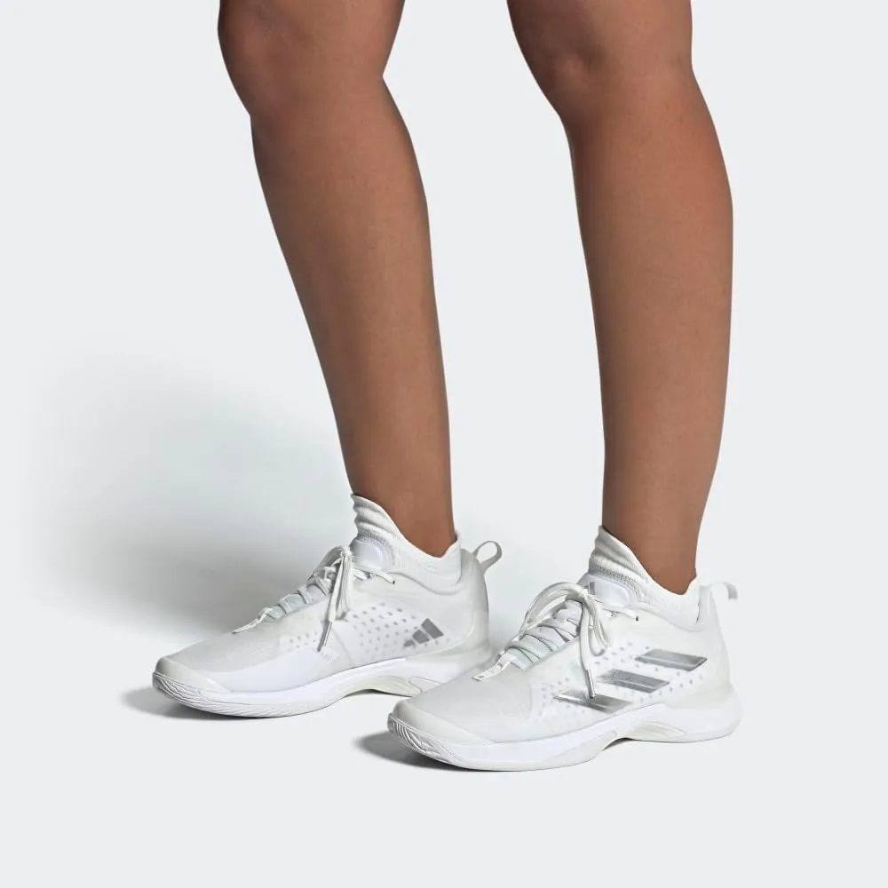 adidas Women's Avacourt Tennis Shoe