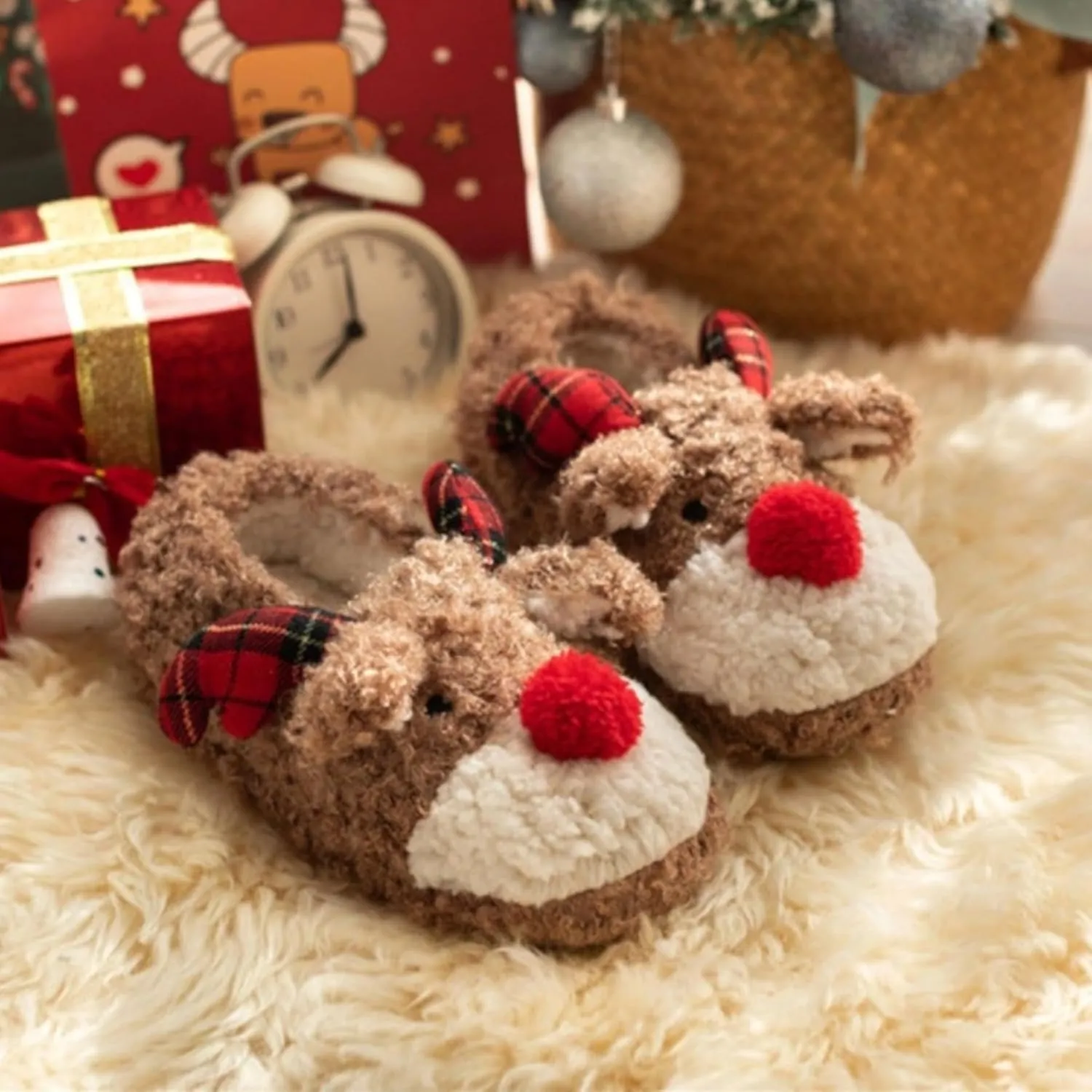 Animal Slippers Cute Elk Fuzzy Slippers Reindeer Slippers Women Men Christmas Slippers Winter Indoor Plush Warm Slippers Home Fluffy Slippers Bedroom Shoes Cozy Slippers Couple House Slippers