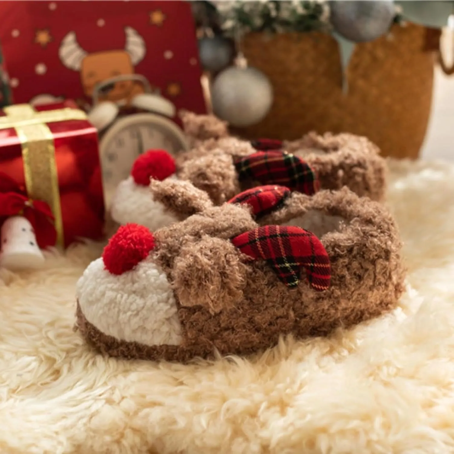 Animal Slippers Cute Elk Fuzzy Slippers Reindeer Slippers Women Men Christmas Slippers Winter Indoor Plush Warm Slippers Home Fluffy Slippers Bedroom Shoes Cozy Slippers Couple House Slippers