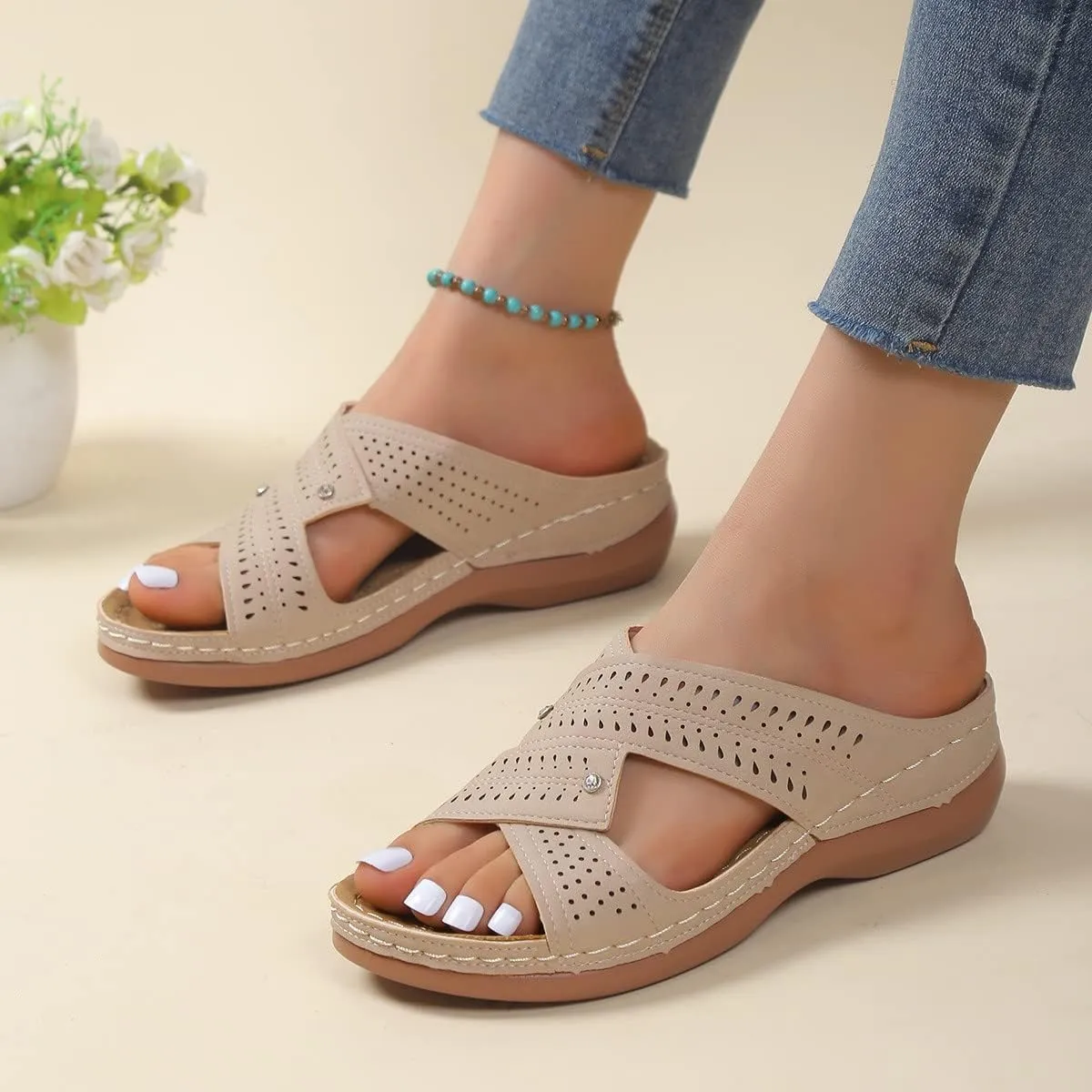 Arch Support Beach Sandals Women Summer Comfortable Low Wedge Slippers Slip on Sandal 2025 Trendy