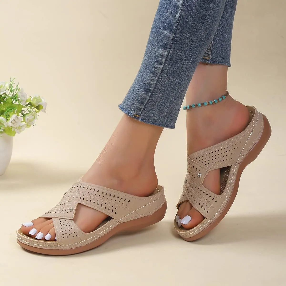 Arch Support Beach Sandals Women Summer Comfortable Low Wedge Slippers Slip on Sandal 2025 Trendy
