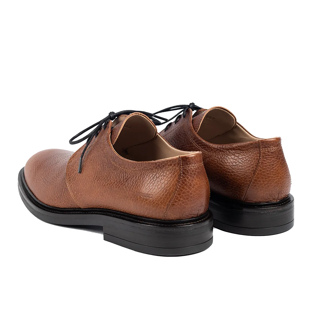 Classic lace-up shoe