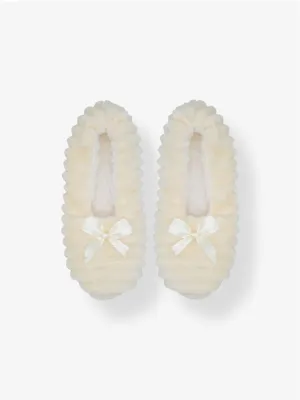 Cozy Fluffy Slippers in Cream Ribbed