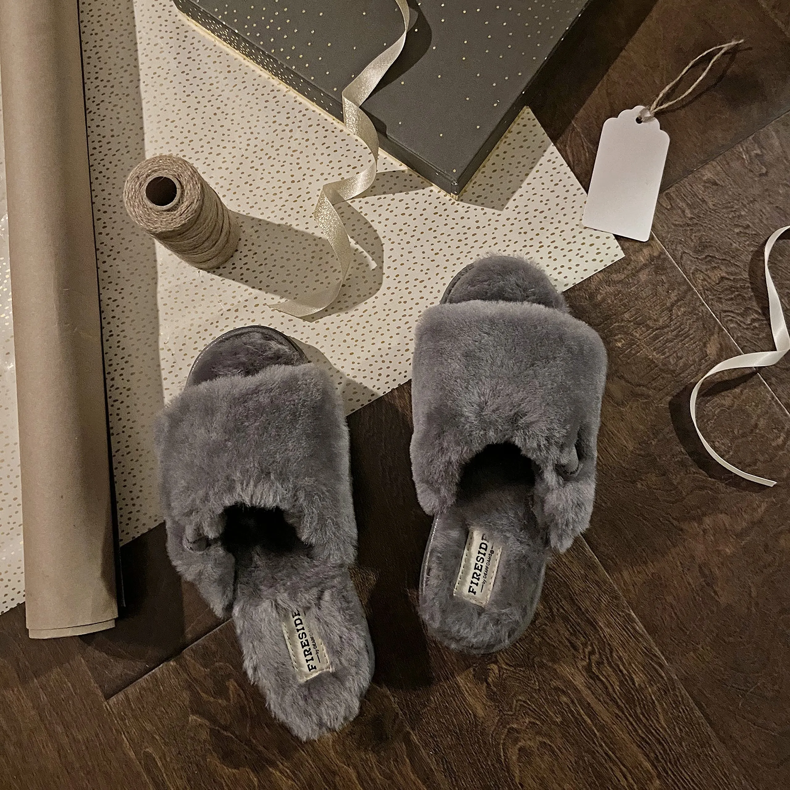 Dearfoams Women's Fireside Cairns Shearling Easy on/Off Slide Sandal Slipper, Grey, 8