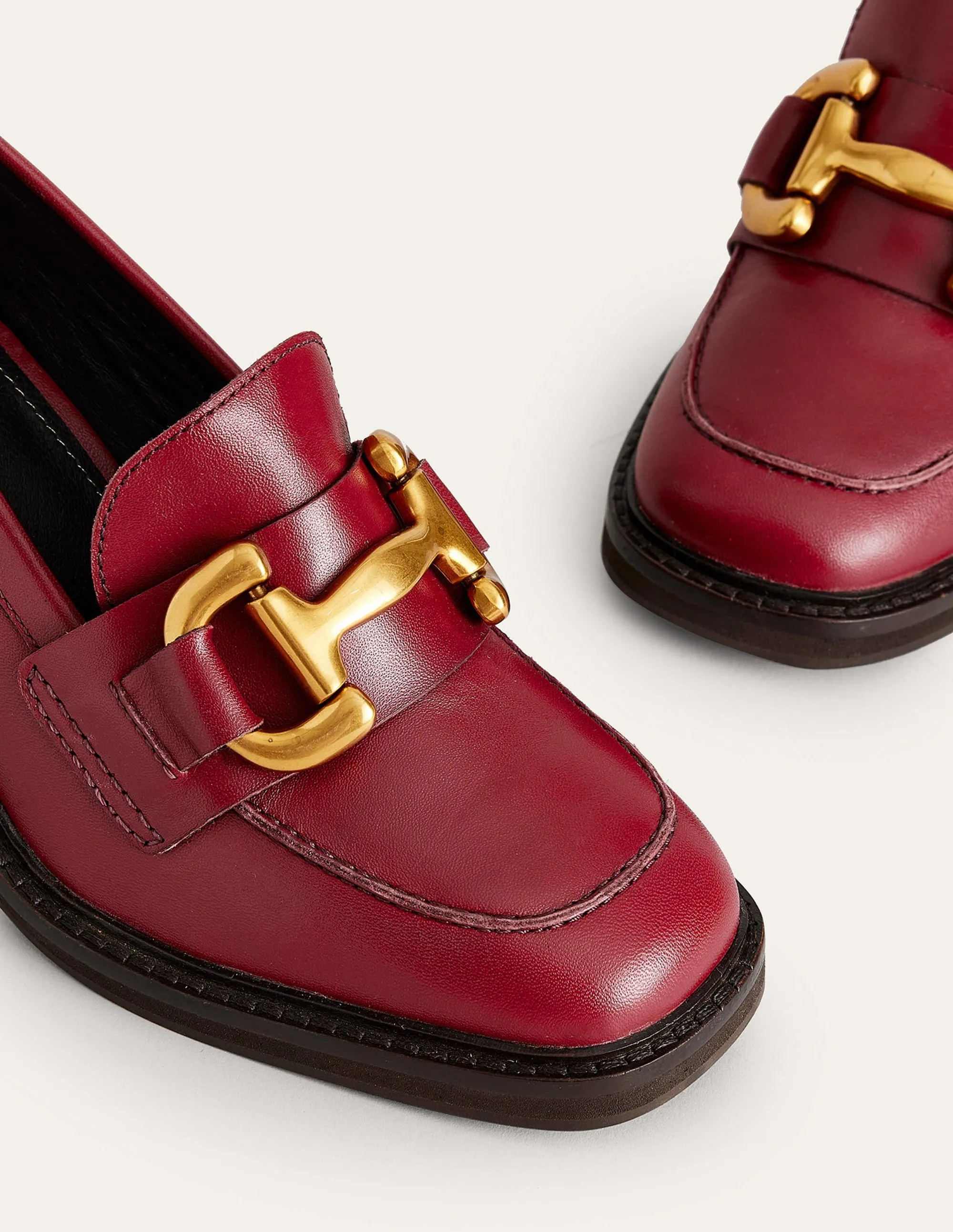 Iris Absatz-Loafer mit Trensendetail-Dunkelrotes Leder