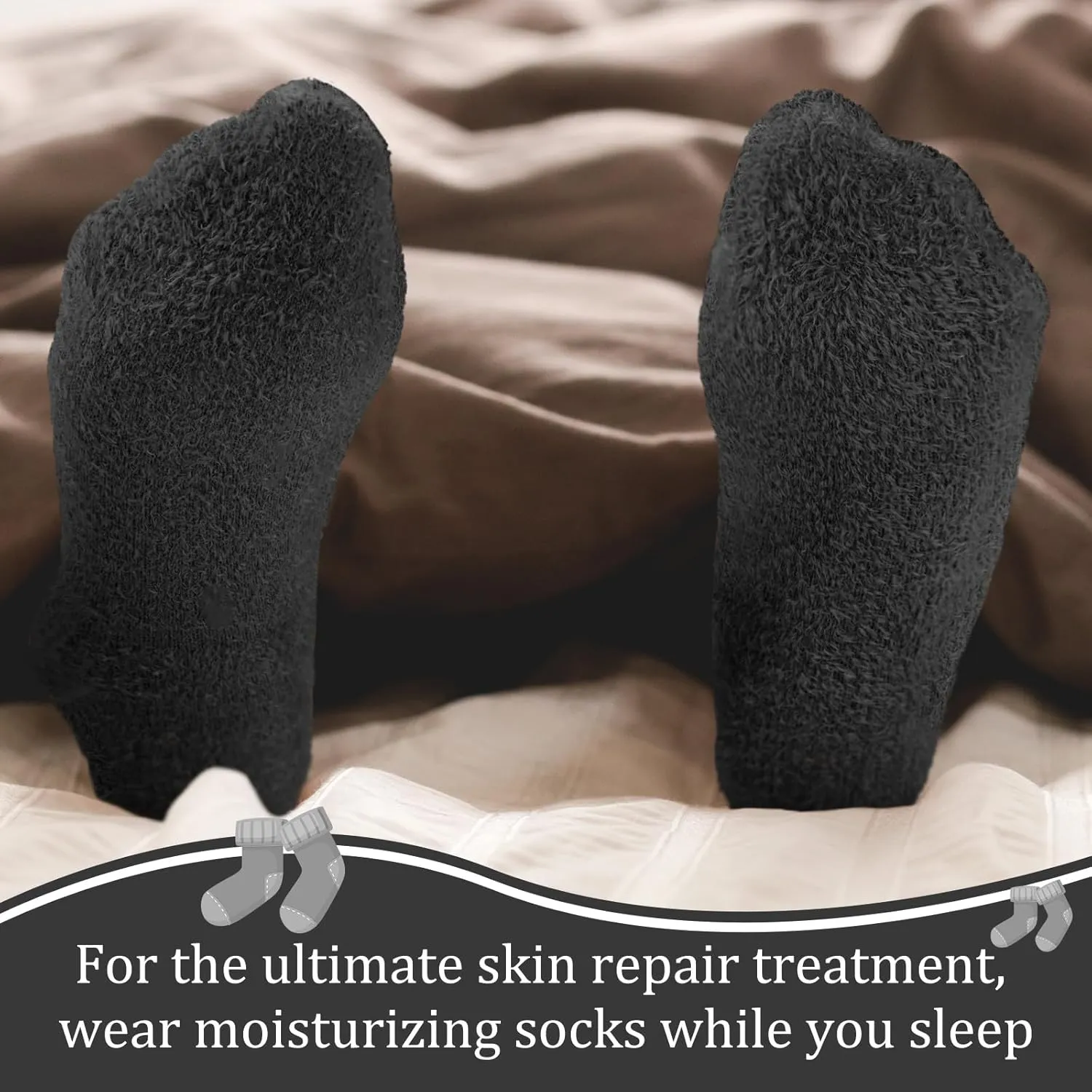 Janmercy 3 Pairs Aloe Socks Moisturizing Spa Infused Gel Sleeping Fuzzy Dry Feet Non Slip Lotion Socks for Women Men Repairing Softening Dry Cracked(Black)
