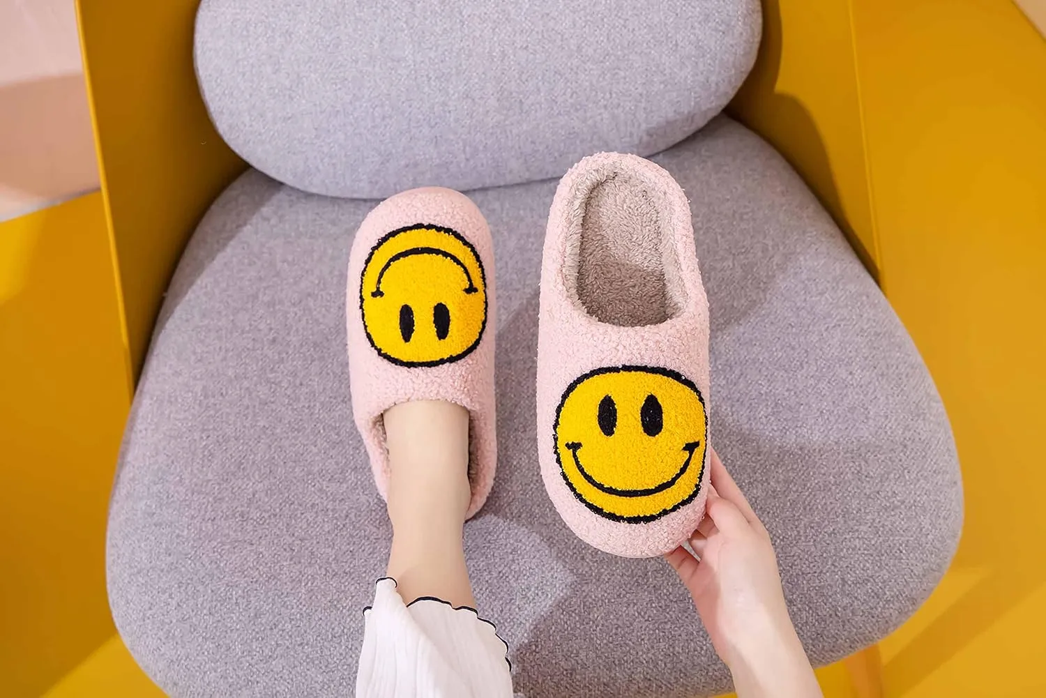 NEVEROLD Fun Happy Face Smile Emoticon Fluffy Sherpa Slip On House Slippers for Women and Men