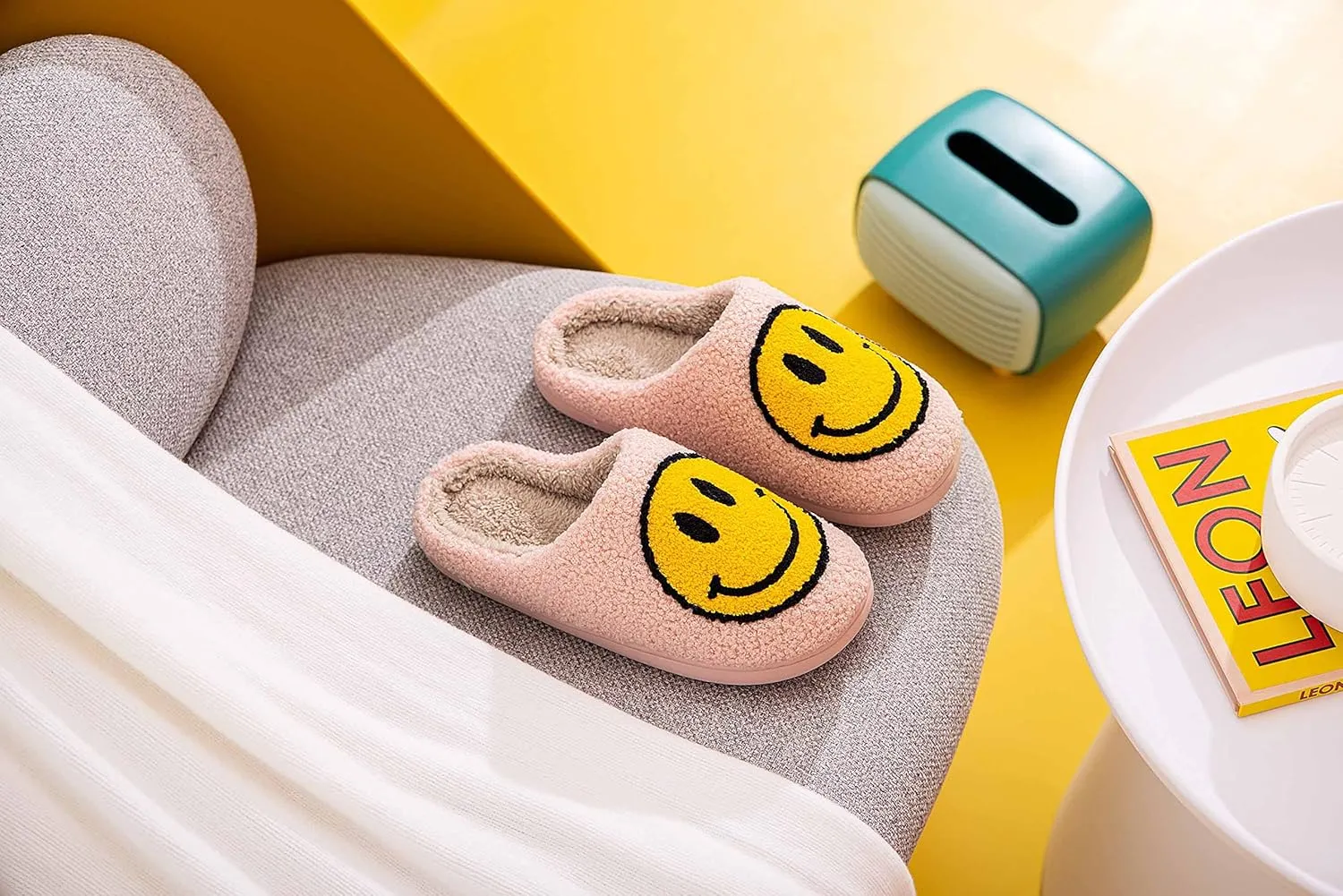 NEVEROLD Fun Happy Face Smile Emoticon Fluffy Sherpa Slip On House Slippers for Women and Men