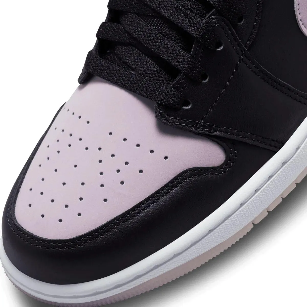 NIKE Men's Basketball Shoe