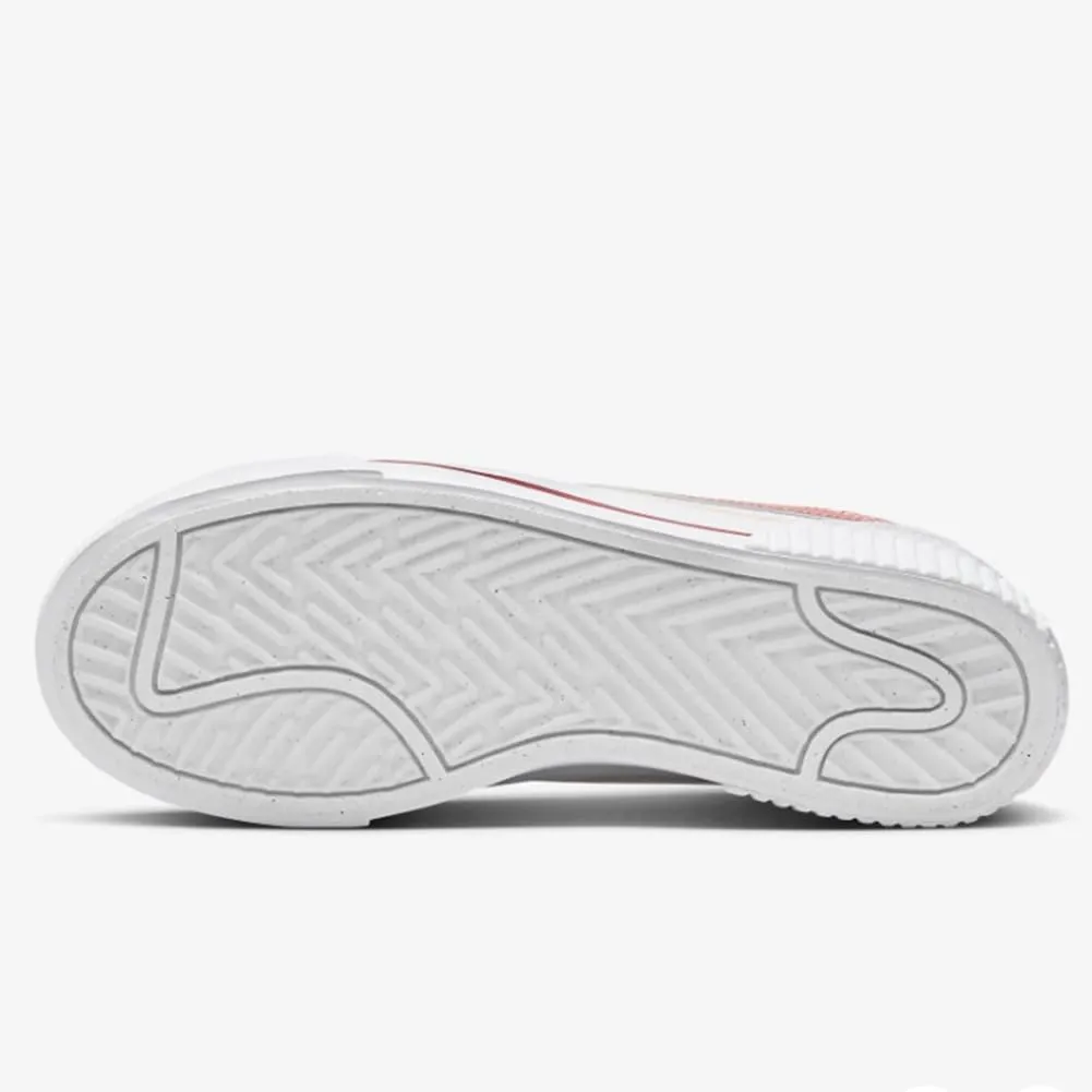 NIKE Women's Sneaker