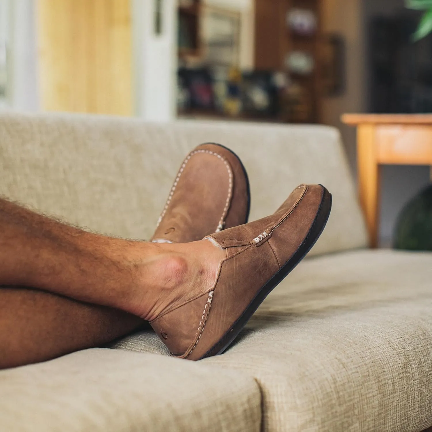 OLUKAI Moloa Slipper Men's Premium Leather Slip On Shoes, Soft Genuine Shearling Lining & Gel Insert, Drop-In Heel & All-Day Comfort