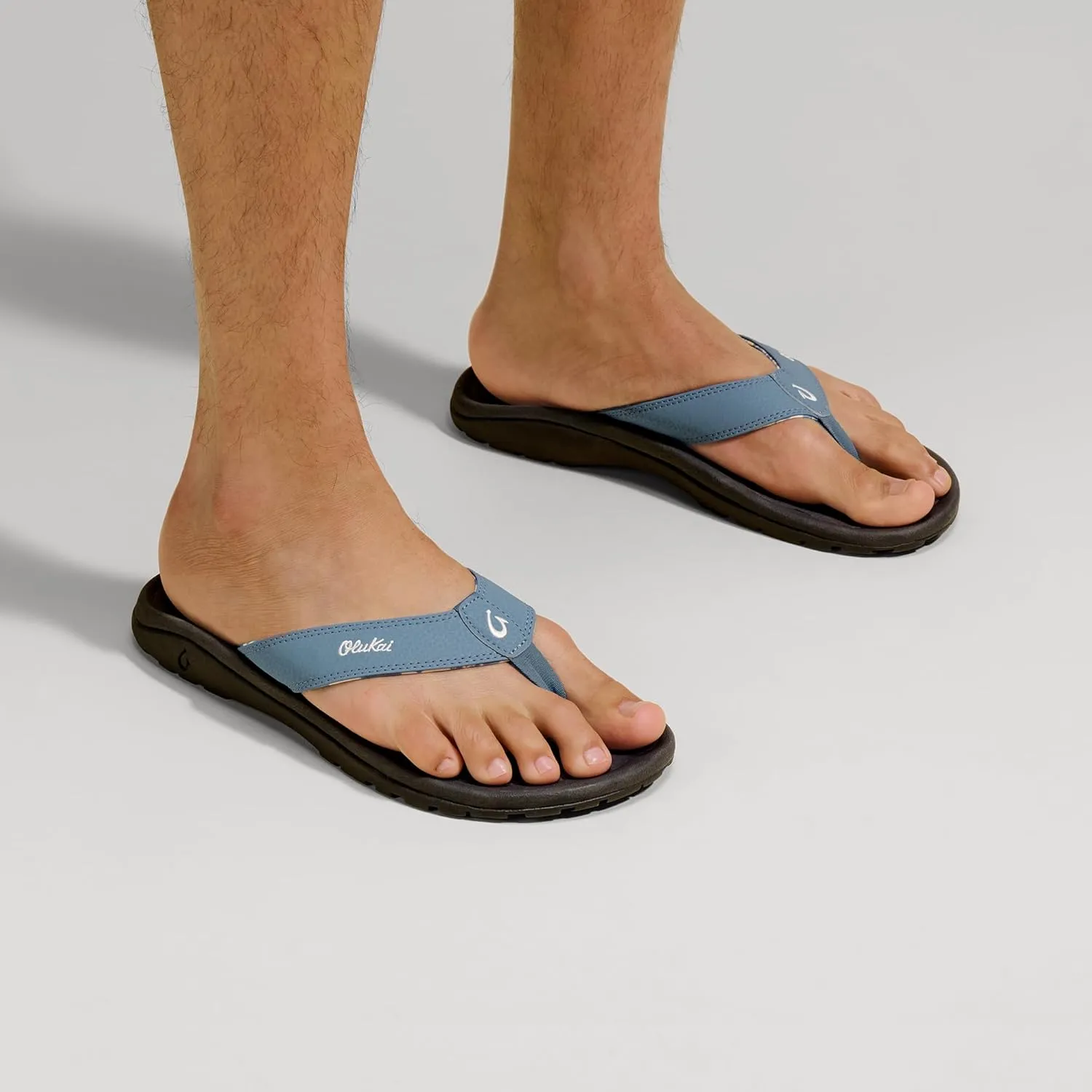 OLUKAI Ohana Men's Beach Sandals, Water Resistant Flip Flops, Arch Support & Comfort Fit, Lightweight & Durable, Enhanced Grip & Traction