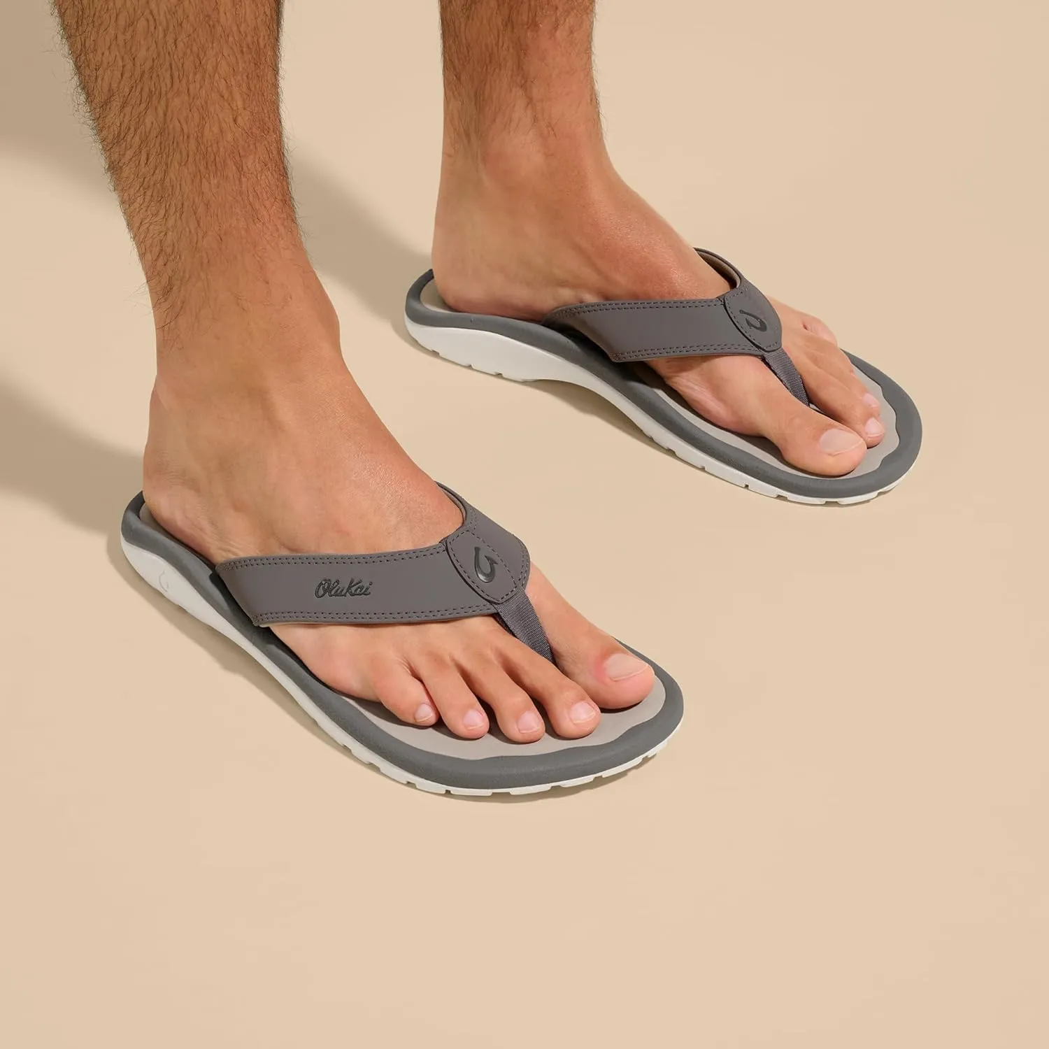 OLUKAI Ohana Men's Beach Sandals, Water Resistant Flip Flops, Arch Support & Comfort Fit, Lightweight & Durable, Enhanced Grip & Traction