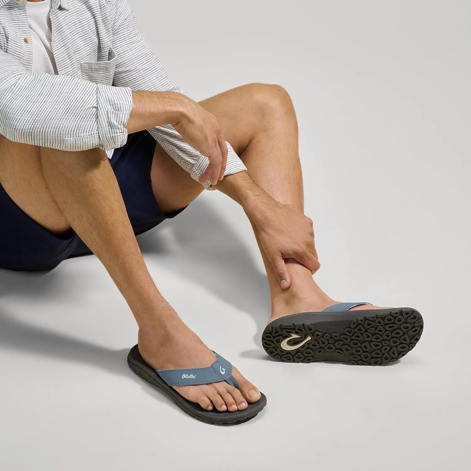 OLUKAI Ohana Men's Beach Sandals, Water Resistant Flip Flops, Arch Support & Comfort Fit, Lightweight & Durable, Enhanced Grip & Traction