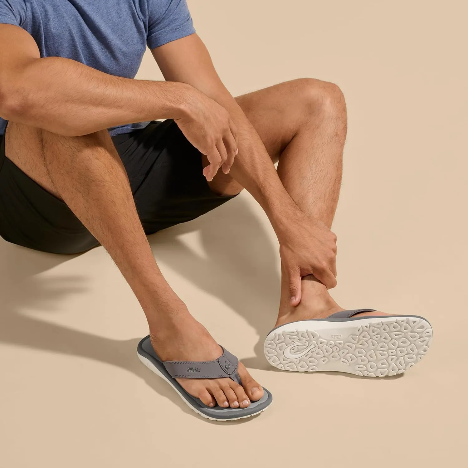 OLUKAI Ohana Men's Beach Sandals, Water Resistant Flip Flops, Arch Support & Comfort Fit, Lightweight & Durable, Enhanced Grip & Traction