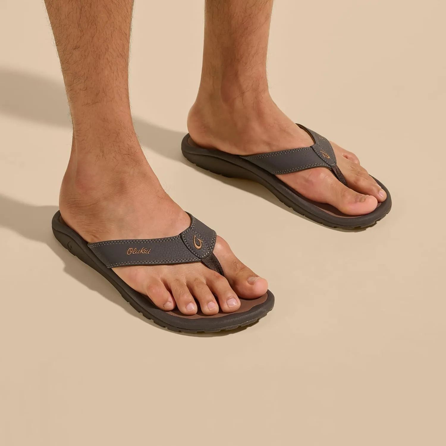OLUKAI Ohana Men's Beach Sandals, Water Resistant Flip Flops, Arch Support & Comfort Fit, Lightweight & Durable, Enhanced Grip & Traction