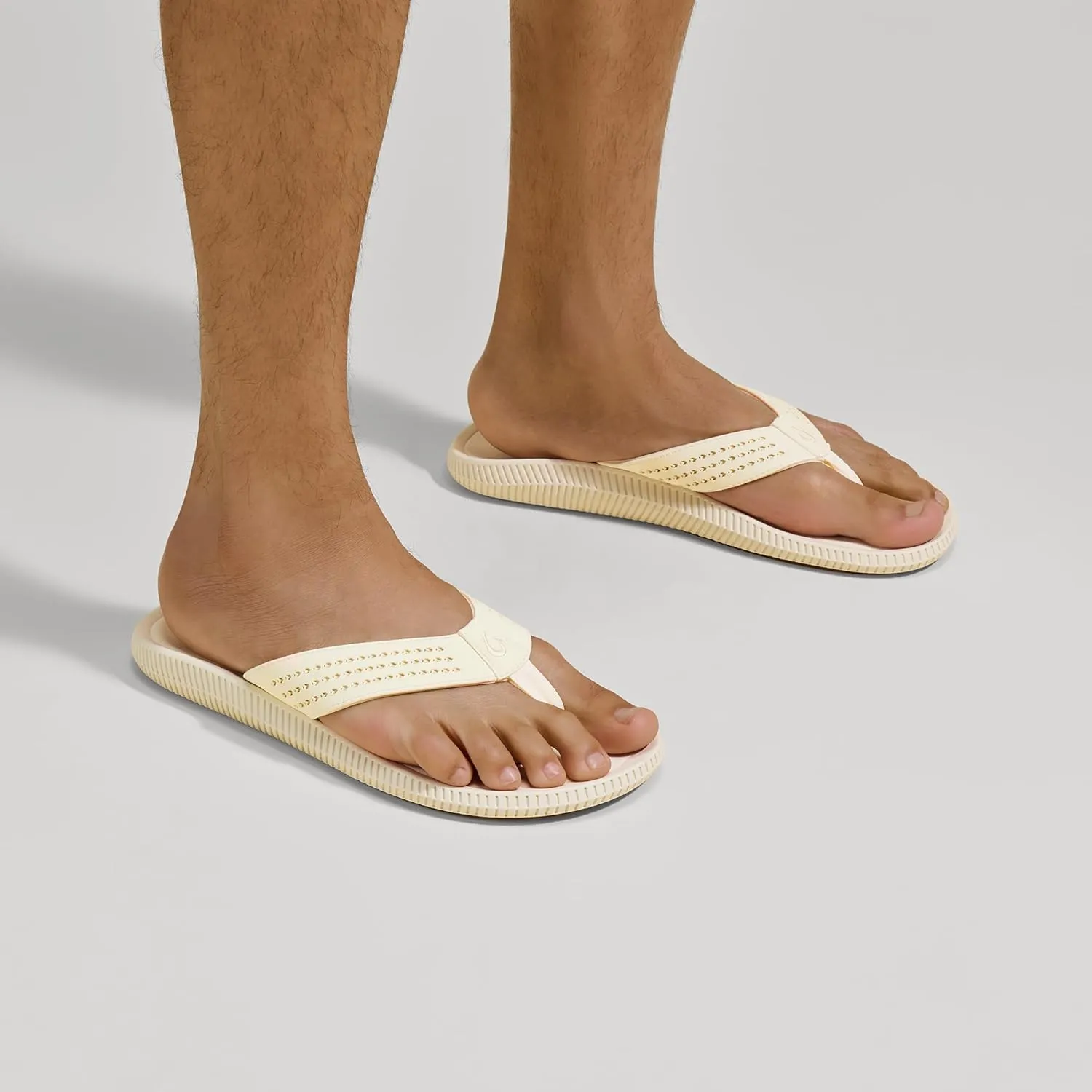 OLUKAI Ulele Men's Beach Sandals, Water Resistant Flip Flops, Arch Support & Comfort Fit, Lightweight & Durable, Enhanced Grip & Traction