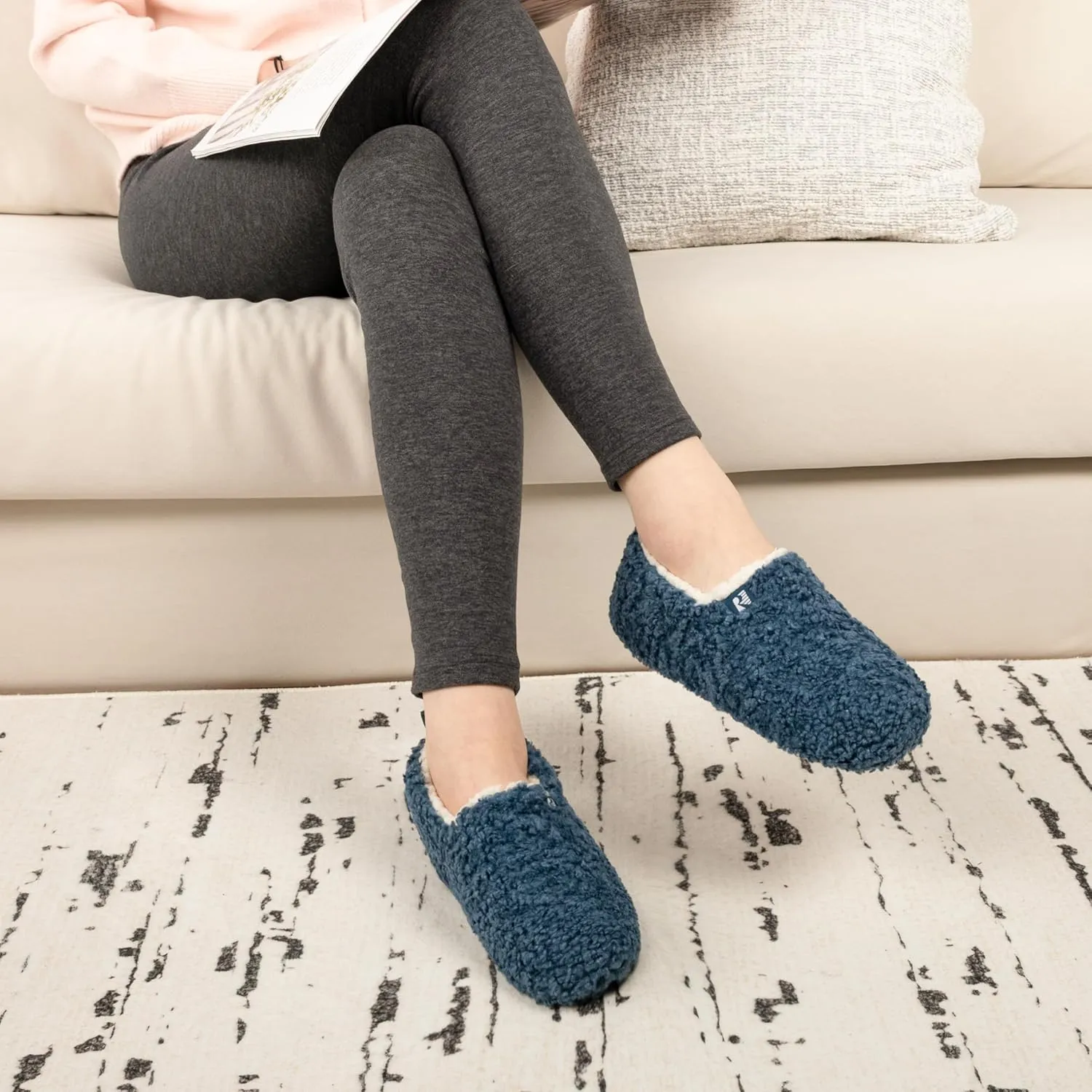 RockDove Women's Faux Shearling Closed Back Slipper with Memory Foam