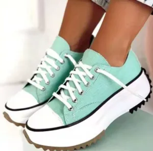 Stylish platform sneaker