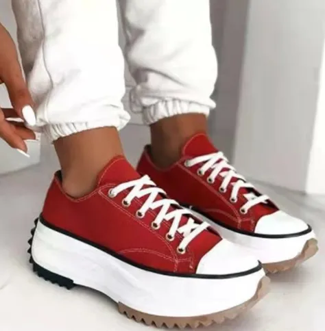 Stylish platform sneaker