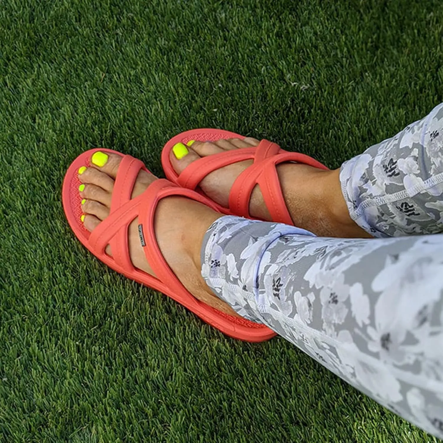 TELIC Women's Mallory Sandal